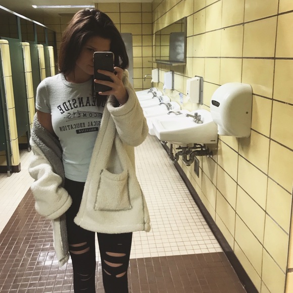 Meet your Posher, Cameron - Picture 1 of 2